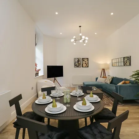 The Theobold Stone Cross Mansion Apartament