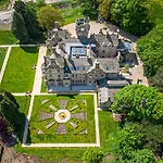 The Theobold Stone Cross Mansion アパート