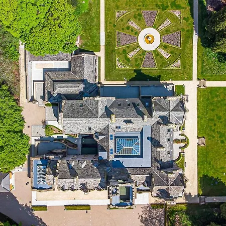 The Theobold Stone Cross Mansion Apartment