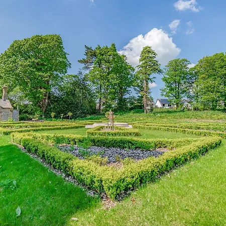 The Theobold Stone Cross Mansion Daire *