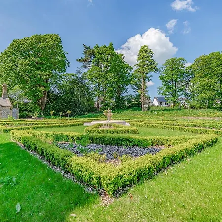 The Theobold Stone Cross Mansion Apartment *