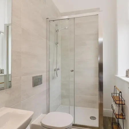 The Theobold Stone Cross Mansion Daire