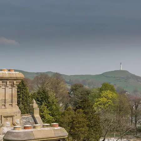 The Theobold Stone Cross Mansion Apartment *