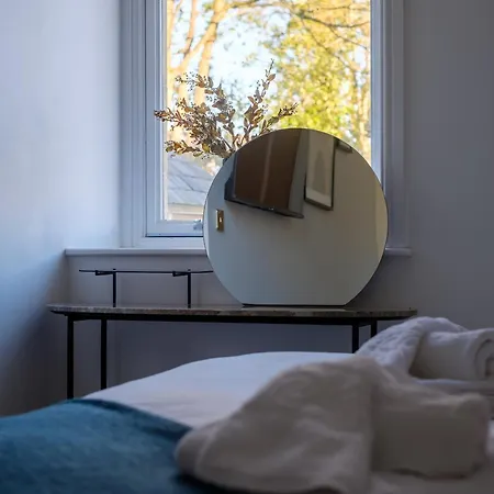 Daire The Theobold Stone Cross Mansion *