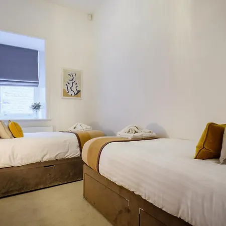 The Theobold Stone Cross Mansion Daire *